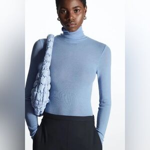 Cos MERINO WOOL TURTLENECK TOP